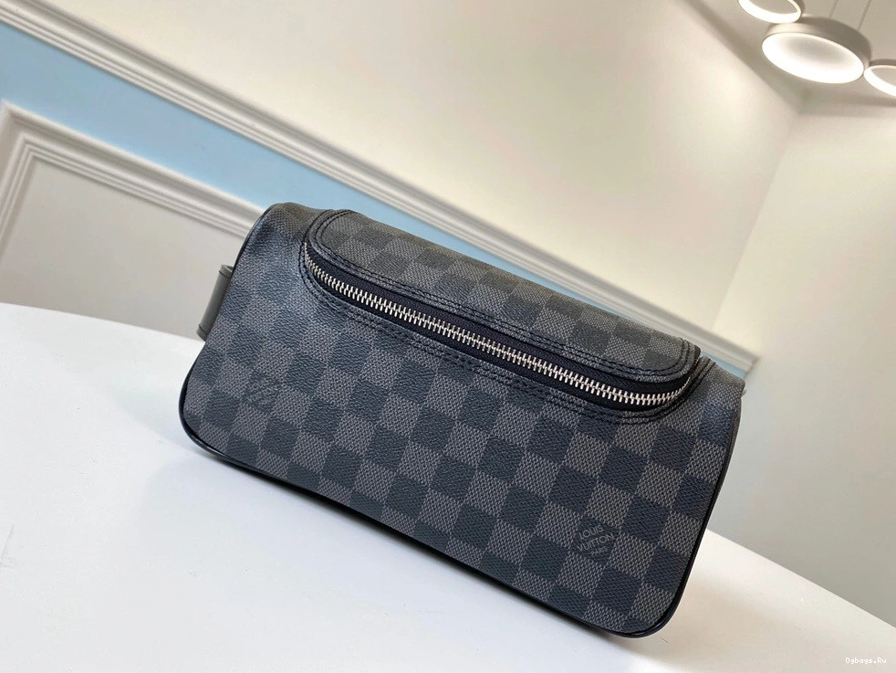 POUCH VUITTON LOUIS TOILETRY 0318